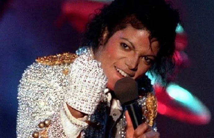 Michael Jackson'ın pasaport başvuru formu satışa çıktı